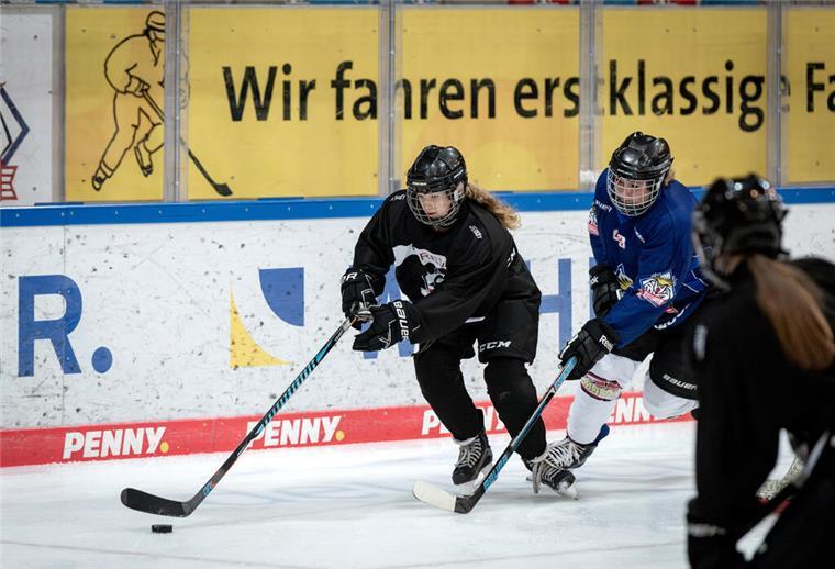 Fischtown-Ladies powern auf dem Eis Eishockeyspielerinnen in Action