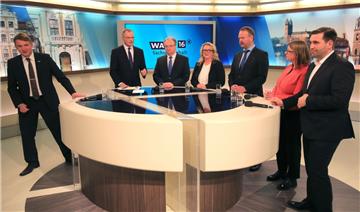Die Spitzenkandidaten bei den Landtagswahlen in Sachsen-Anhalt, André Poggenburg (AfD, l), Ministerpräsident Reiner Haseloff (CDU, 3.v.l), Katrin Budde (SPD, M), Wulf Gallert (Die Linke, 3.v.r)Claudia Dalbert (Bündnis 90/Die Grünen) und Frank Sitta (FDP) .