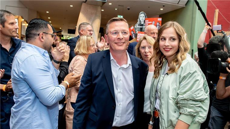 Die Spitzenkandidaten der CDU für die Bürgerschaftswahl, Frank Imhoff und Wiebke Winter, kommen nach Bekanntgabe der ersten Prognose für die Wahl zur Bremischen Bürgerschaft zur CDU-Wahlparty.