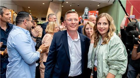 Die Spitzenkandidaten der CDU für die Bürgerschaftswahl, Frank Imhoff und Wiebke Winter, kommen nach Bekanntgabe der ersten Prognose für die Wahl zur Bremischen Bürgerschaft zur CDU-Wahlparty.