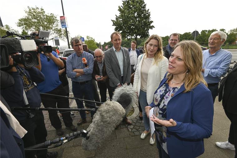 Die Spitzenkandidaten wie Lencke Steiner (FDP) und Maike Schaefer von den Grünen werden am Montag wieder viele Gespräche führen.