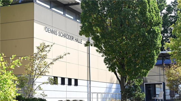 Wunsch in der Schülerzeitung erfüllt Die Sporthalle an Dennis Schröders alter Schule heißt nun wie er.