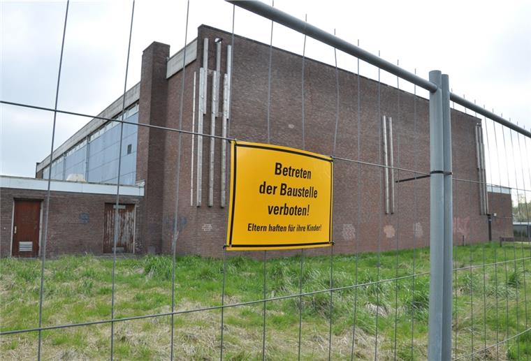 Die Sporthalle in Friedrich-August-Hütte ist bereits abgerissen. Für den Ersatzneubau erhält die Stadt Nordenham 2,16 Millionen Euro vom Bund.
