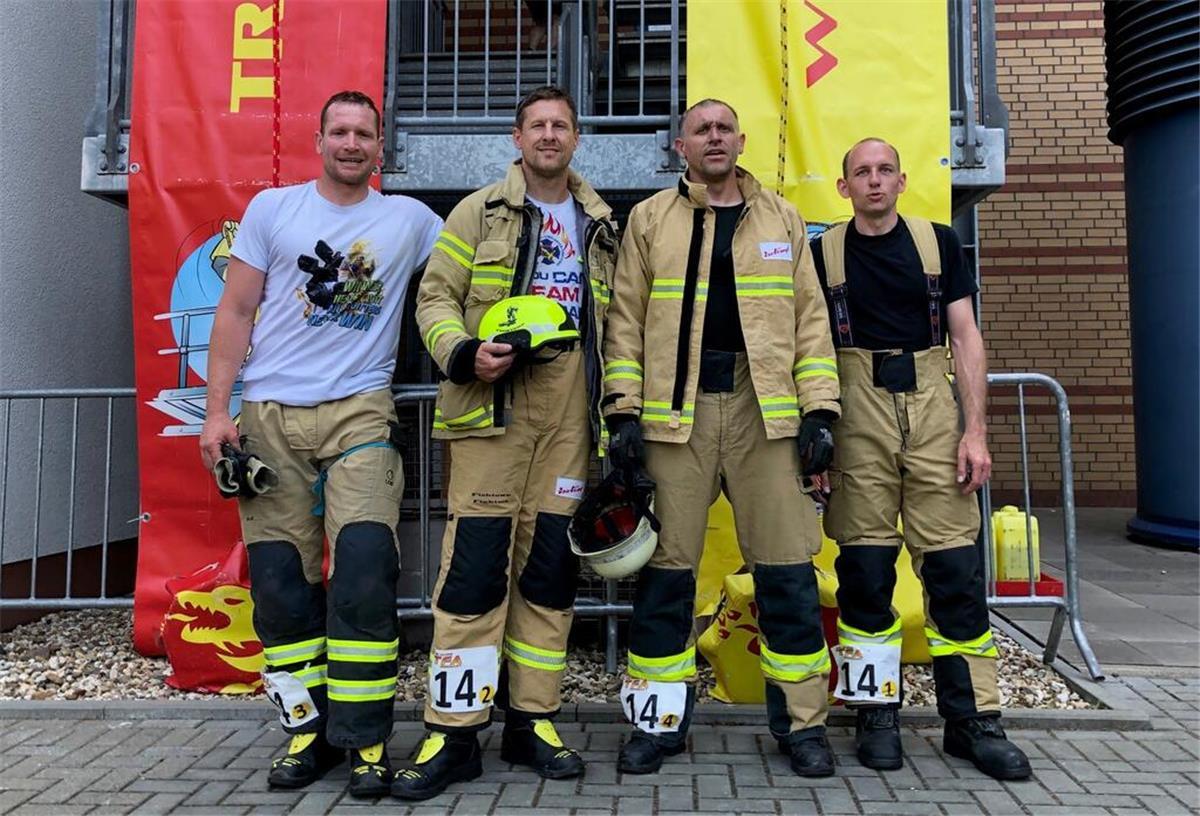Bremerhavener zählen zu den härtesteten Firefighter alive Die Sportler der Sportgemeinschaft Fishtown Fighter der Feuerwehr Bremerhaven Nico Kleinert, Michael Bartmann, Mathias Gahl und Michael Seeberger (v.l.n.r.)