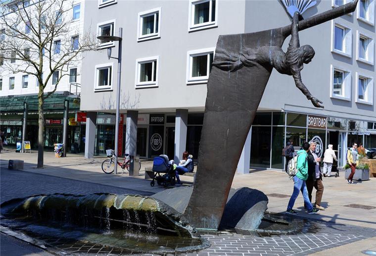 Die Springbrunnen in der Innenstadt spritzen ab Mitte April wieder. 