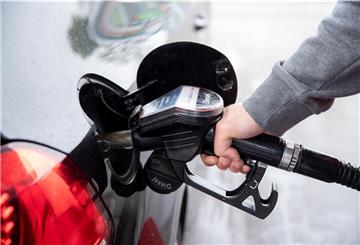 Die Spritpreise können Autofahrer zwar nicht ändern. Sie sollten aber vor dem Tanken nach dem günstigsten Preis suchen. Ein Vergleich lohnt sich.