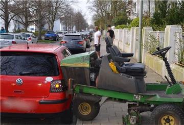 Die Spritztour mit dem geklauten Rasenmäher endete mit einem Unfall.