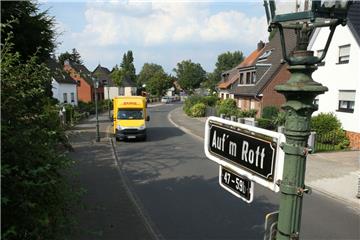 Die Stadt Düsseldorf hat einigen Bürgern eine Straßendecke aus dem Jahr 1937 in Rechnung gestellt.