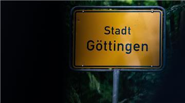 Die Stadt will noch weitere Wohnungen des Gebäudes kaufen. (Symboldbild)