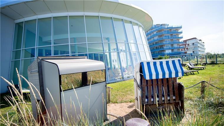 Die Strandkorbsauna steht im Außenbereich des Thalasseonzentrums Ahoi.