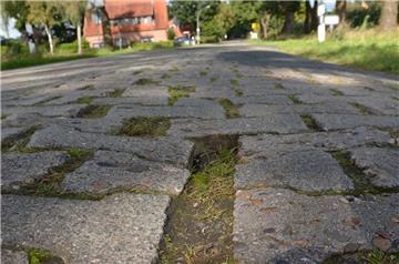 Die Straße zwischen Ostertimke und Hemel hat schon bessere Tage gesehen. Deshalb ist ihre sanierung geplant. Ab Montag wird sie gesperrt.  