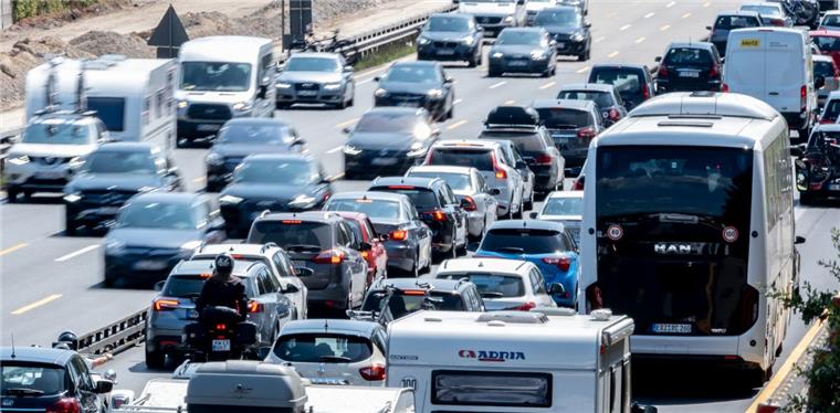Die Straßen in Niedersachsen werden 2020 mit über einer Milliarde Euro bedacht.