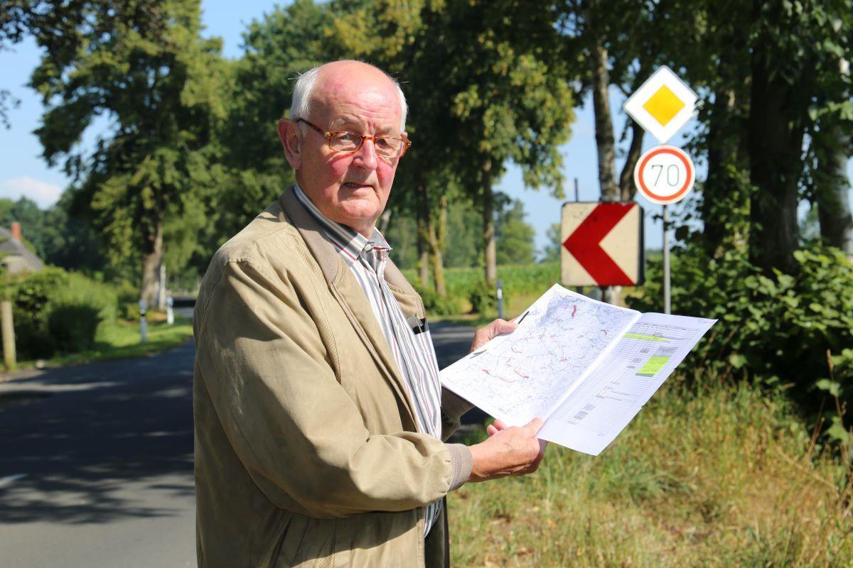 Neuer Radweg zwischen Frelsdorf und Osterndorf: Plötzlich ist die Chance da Die Strecke zwischen Osterndorf und Frelsdorf ist eine der letzten in der Gemeinde Beverstedt, auf der Fahrradfahrer noch auf der Straße fahren
müssen. SPD-Kreispolitiker Martin Bensen (SPD, Archivfoto 2018) will das schon seit Jahren ändern.
