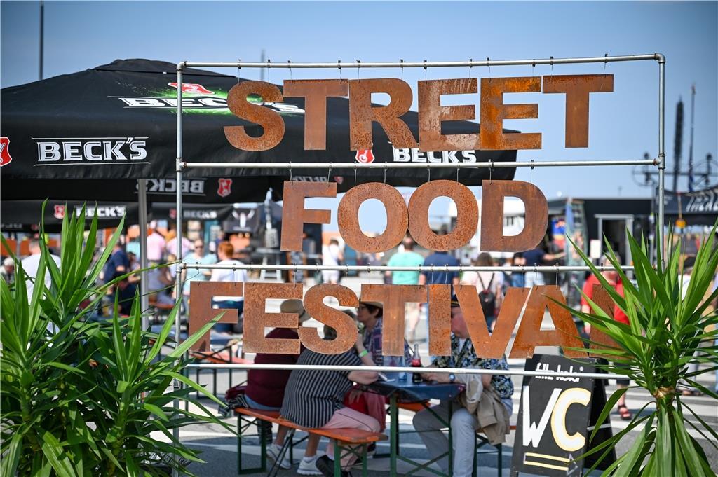 Die Streetfood-Insel auf dem Willy-Brand-Platz. 