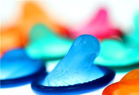 Die strengen Kontakt-Auflagen wegen der Corona-Krise lassen offensichtlich den Markt für heimisches Sexspielzeug und Kondome boomen. Auch der Kondomhersteller „Ritex“ aus Bielefeld verzeichnet deutlich mehr Umsatz.