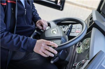  Im vergangenen Jahr verzeichnete die Berufsgruppe der Bus- und Straßenbahnfahrer einen starken Anstieg beim Fachkräftemangel. Foto: Oliver Berg/dpa