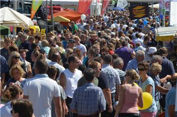 Die Tarmstedter Ausstellung ist längst mehr als eine Landmaschinenschau. Entsprechend viele Menschen wollen dabei sein. 100.000 Besucher an vier Tagen sind mittlerweile nichts Besonderes mehr. 