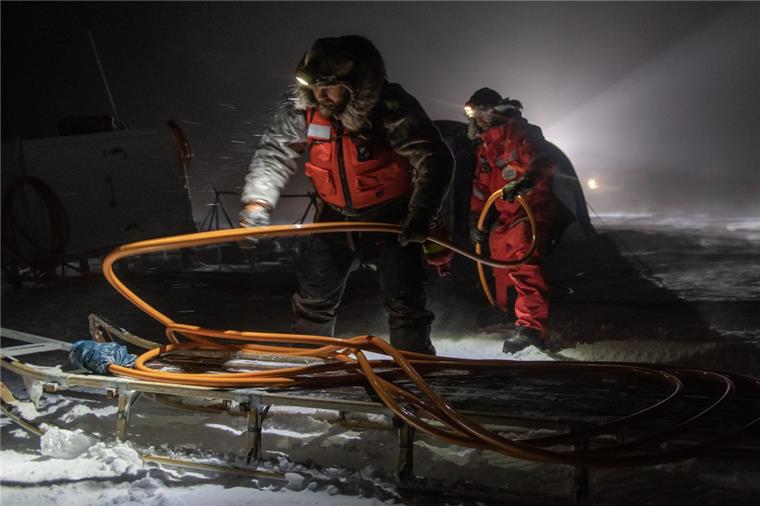 Die Teilnehmer der "MOSAiC"-Expedition haben den ersten Wintersturm gut überstanden.