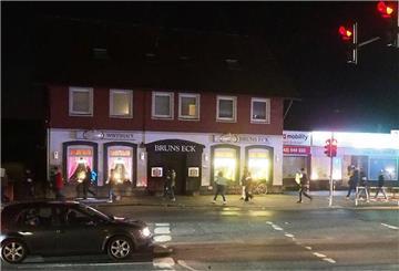 Die Teilnehmer liefen auf dem Bürgersteig an der Leher Landstraße.