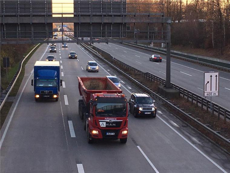 Engpass: Die Teilsperrung der A27 in Bremen Nord wird die Hafenwirtschaft in Bremerhaven und Cuxhaven belasten, befürchtet Hafenstaatsrat Jörg Schulz.