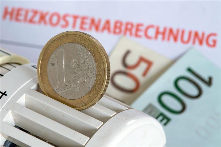 Die Temperaturen sinken, die Heizungen werden angestellt: Wir sagen euch, wie ihr an den Heizkosten sparen könnt.