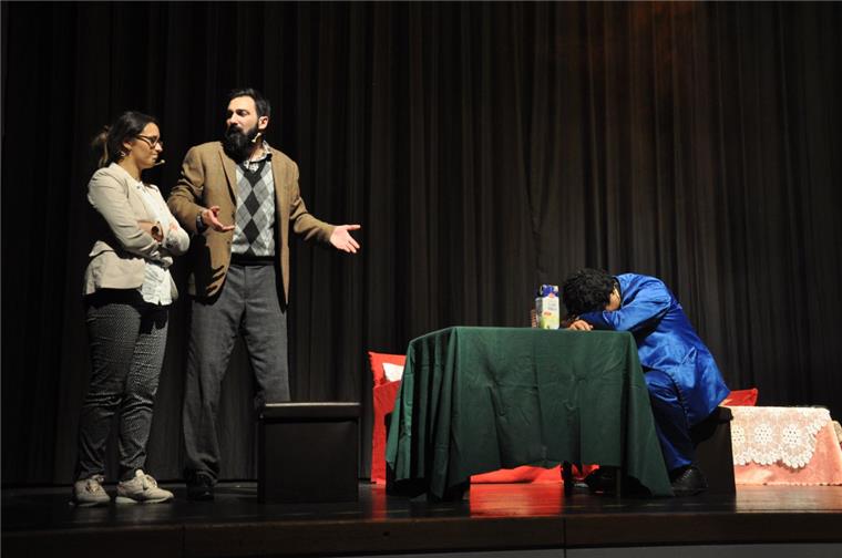 Die Theatergruppe Halber Apfel spielte in Nordenham die Komödie "Almanya, ich liebe dich".