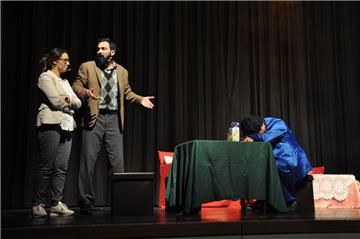 Die Theatergruppe Halber Apfel spielte in Nordenham die Komödie "Almanya, ich liebe dich".