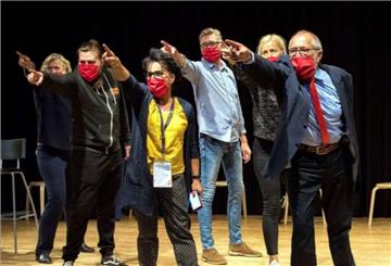 Die Theatergruppe Rollentausch achtet bei ihren Aufführungen auf coronagerechtes Spiel mit Abstand und Maske.