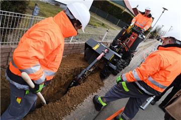 Die Tiefbauarbeiten sind so gut wie abgeschlossen. Die von der EWE beauftragten Firmen haben das Basisnetz in den vergangenen Monaten zu 90 Prozent fertiggestellt.