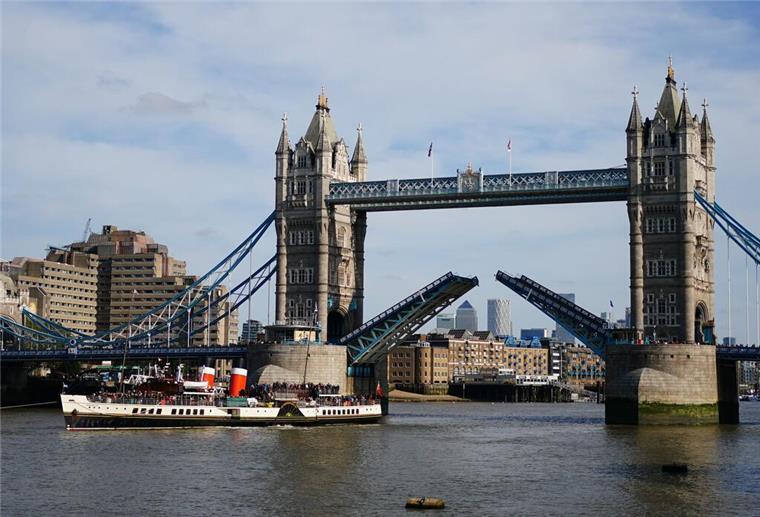 Fergie korrigiert „London Bridge“-Fehler nach fast 20 Jahren Die Tower Bridge in London wird manchmal fälschlich als London Bridge bezeichnet. Auch Sängerin Fergie trug mit ihrem Musikvideo zum Missverständnis bei.