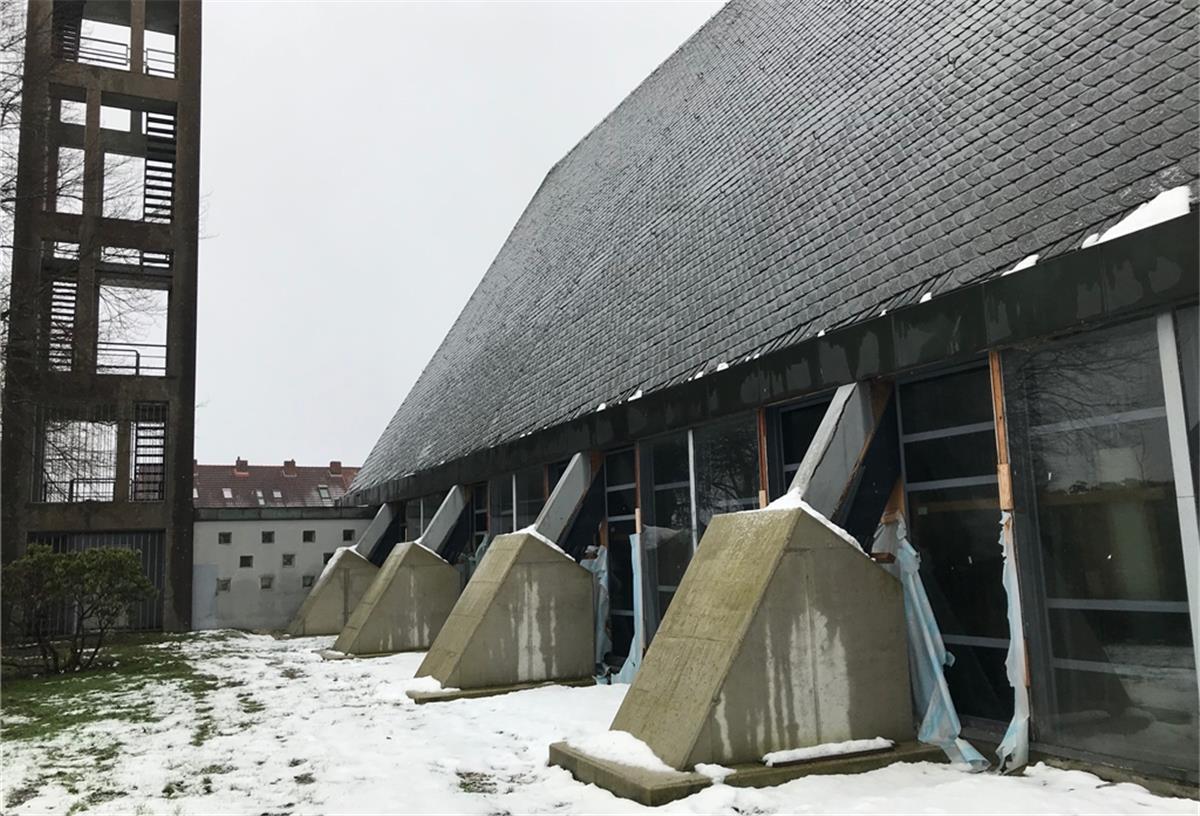 Brake: Ungewisse Zukunft für Christuskirche Die tragenden Pfeiler der Christuskirche haben ein Korsett aus Stahl und Beton bekommen. Doch ob und wann die Sanierung der Kirche beginnt, ist weiterhin offen.