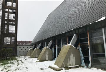 Die tragenden Pfeiler der Christuskirche haben ein Korsett aus Stahl und Beton bekommen. Doch ob und wann die Sanierung der Kirche beginnt, ist weiterhin offen.
