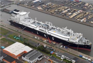 Lloyd Werft Ankunft LNG- Tanker.