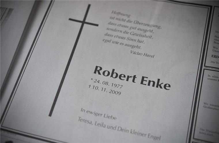 Deutscher Fußball plant große Gedenkaktion für Robert Enke Die Traueranzeige für Nationaltorwart Robert Enke.