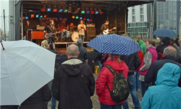 Die Tribute-Band Demons Eye beim Musiksommer im  Schaufenster Fischereihafen. Fo...