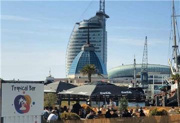 Die Tropical Bar in Bremerhaven am Alten Hafen.