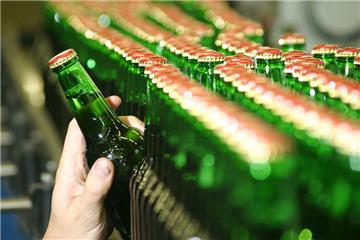 Die Tschechen sind die Weltmeister im Biertrinken. 