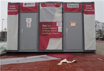 Die Türen des Testzentrums der Firma Ecocare auf dem Parkplatz des Lidl-Marktes bleiben verschlossen. Trotzdem werden Terminbestätigungen an Kunden versendet.