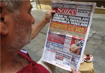 Die türkische Tageszeitung "Sözcü" hat Bundeskanzlerin Angela Merkel nach der Armenien-Resolution in Naziuniform und mit Hitlerbart auf der Titelseite abgebildet.