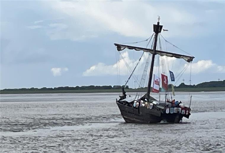 Großer Schreck für Passagiere der „Ubena von Bremen“ in der Außenweser Die „Ubena von Bremen“ hatte sich bei Wremen festgefahren.