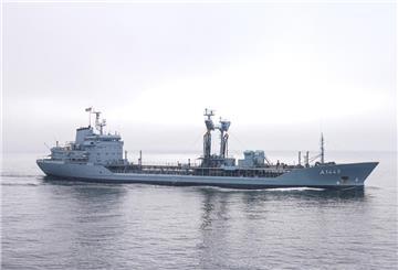 Die Übung "Northern Coasts 2023" findet vor den Küsten Estlands und Lettlands statt sowie in der Ostsee. Hier: Die Fregatte "Hamburg" führt mit dem Betriebsstofftransporter "Rhön" ein Replenishment at Sea (RAS) durch. Die Schiffe fahren nun nicht mehr den gleichen Kurs.