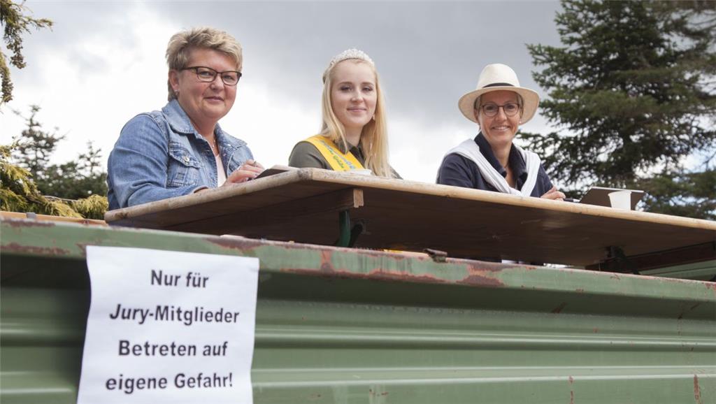 Die unbestechliche Jury: Martina Näth (von links), Elske Lütjen und Wiebke Icken...