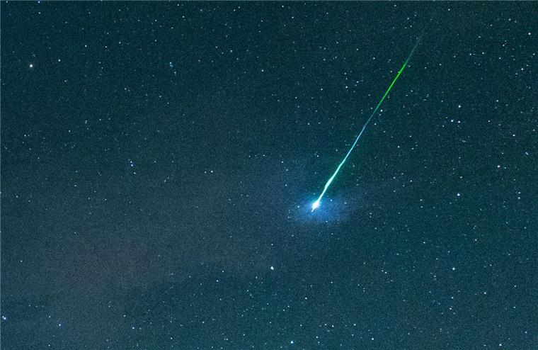 Möglicher Meteoritenfall: Uni Oldenburg sucht Zeugen Die Uni Oldenburg sucht Zeuge für einen möglichen Meteoritenfall.