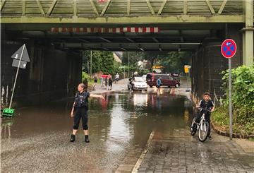 Die Unterführung Parkstraße ist abgesoffen.