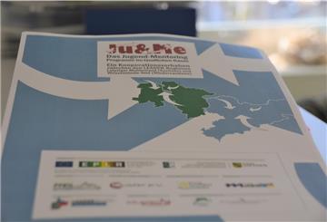 Die Verantwortlichen des "Ju&Me"-Projekts haben aus ihren Erfahrungen einen Leitfaden entwickelt, der anderen Region als Hilfestellung dienen soll.