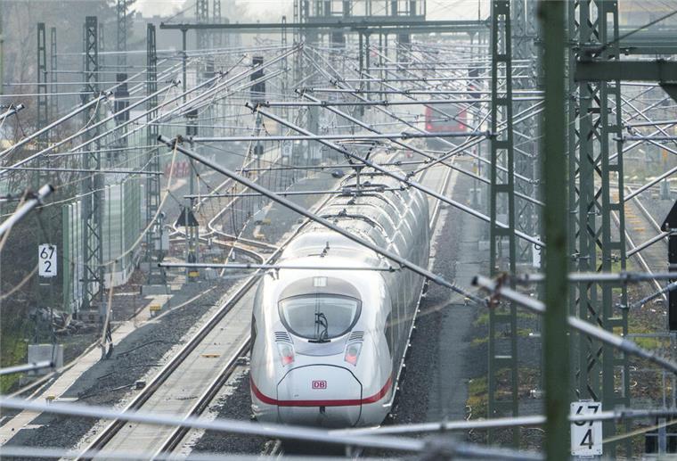 Ein ICE der Deutschen Bahn. 