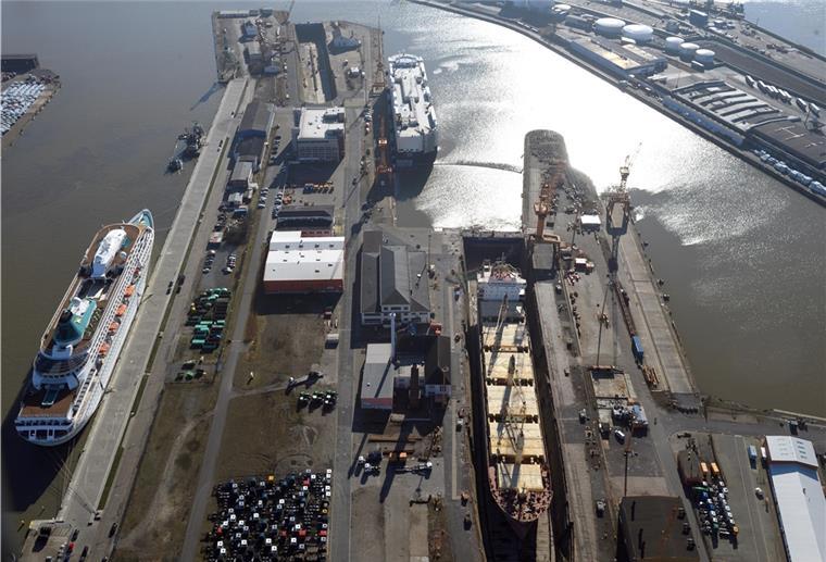 Die Verhandlungen zum Verkauf der Lloyd Werft ziehen sich hin. Dem Vernehmen nach sollen die Unternehmen Rönner und Zech mit ihrem Gemeinschaftsangebot zur Übernahme der Werft aufgeholt haben.