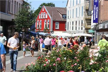 Die verkaufsoffenen Sonntage - hier der Pflanzenmarkt im Frühjahr - sind Besuchermagnet und tragende Säule für den Umsatz der Geschäfte. Für das besondere Flair nehmen die Gäste auch gerne einmal eine weitere Anfahrt in Kauf.