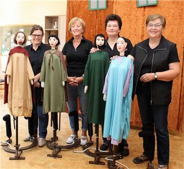 Die vier Figurenspieler zeigten in der alten Schule in Badenstedt ein chinesisches Märchen.