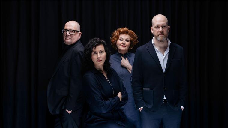 Podcast „Zeit Verbrechen“ geht auf Arena-Tour Die vier Hosts des Podcasts „Zeit Verbrechen“: Andreas Sentker (v.l.n.r.), Anne Kunze, Sabine Rückert und Daniel Müller.